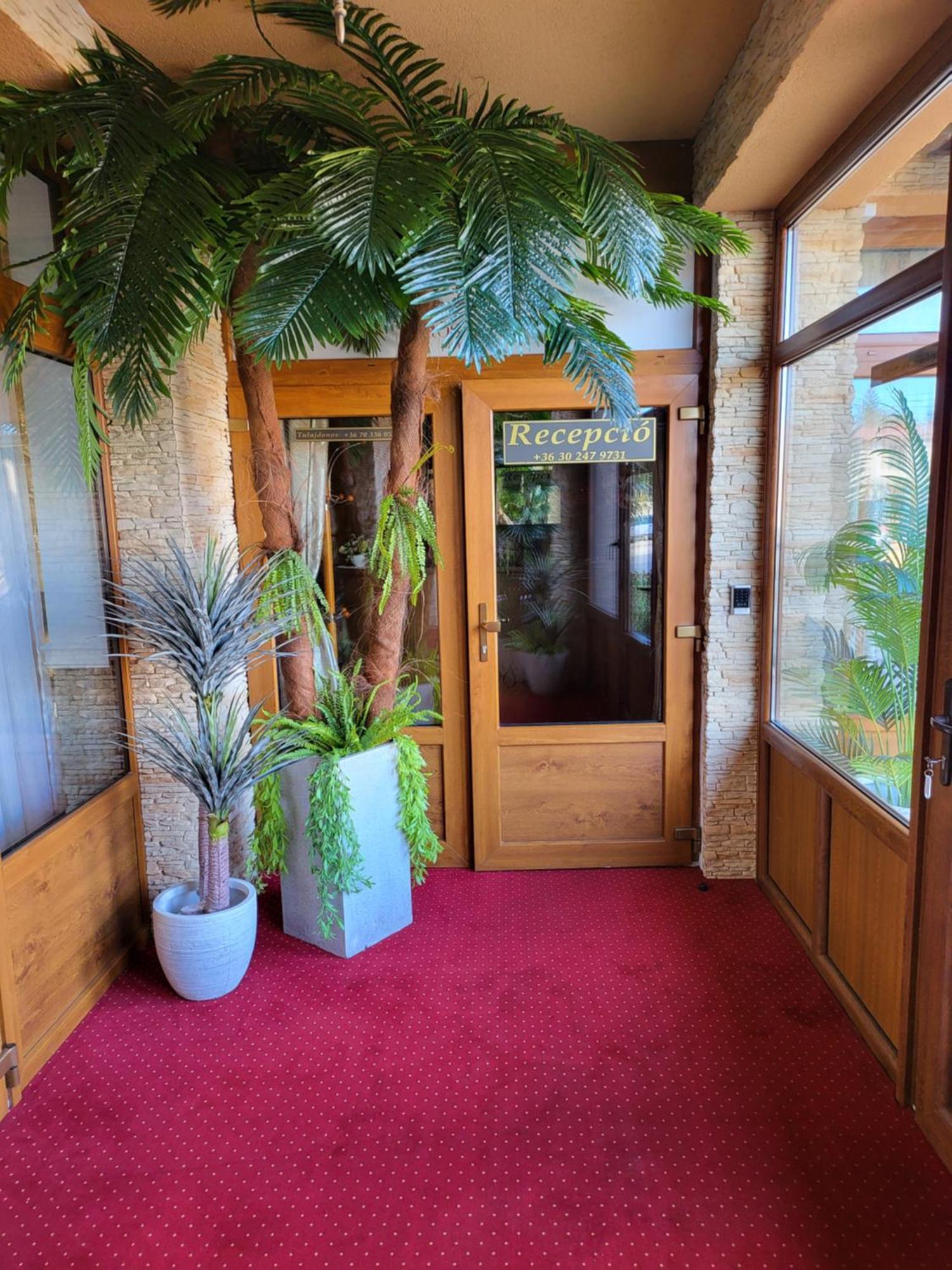 Voeroes Alom Panzio Bed & Breakfast Tiszakécske Dış mekan fotoğraf
