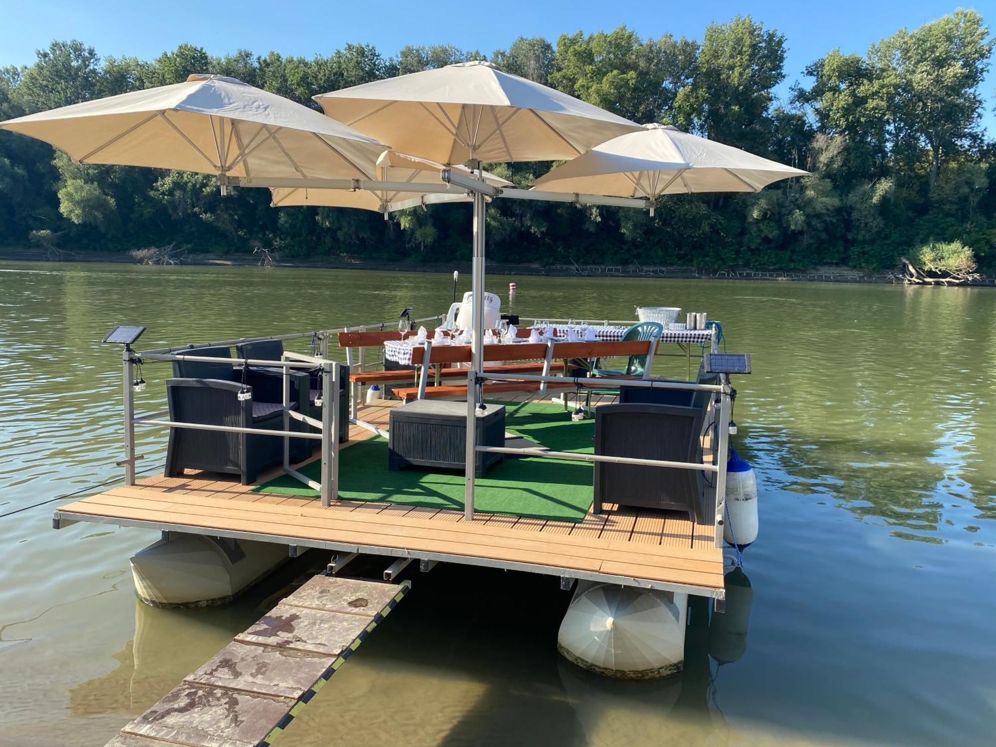 Voeroes Alom Panzio Bed & Breakfast Tiszakécske Dış mekan fotoğraf